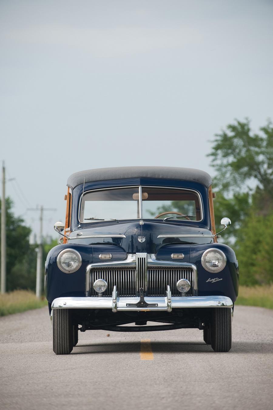  Ford Super DeLuxe V8 Station Wagon 1942 года  (фото 4 из 6)